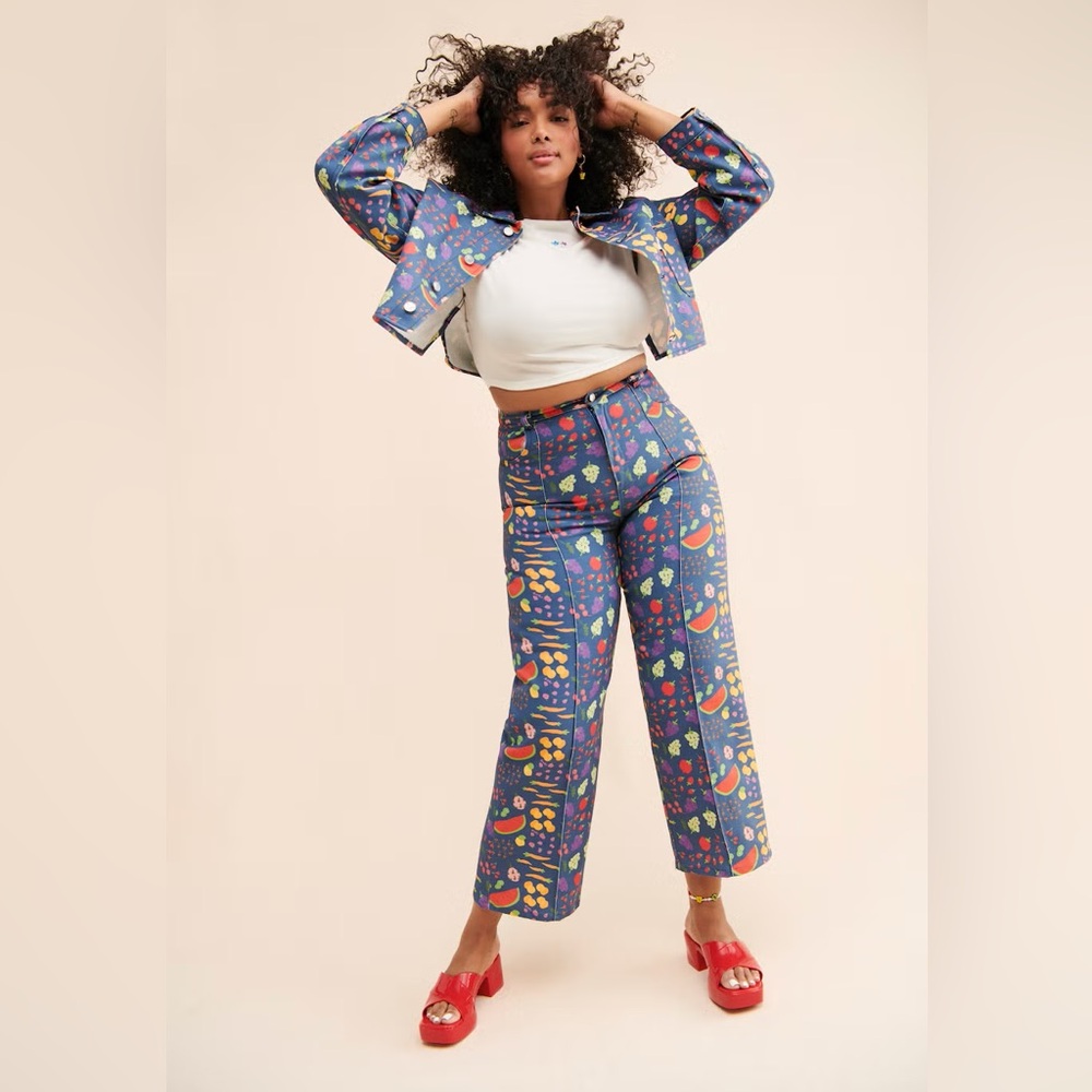 Lisa Says Gah Blue Floral & Fruit Wide Leg Jeans - Picture 2 of 9